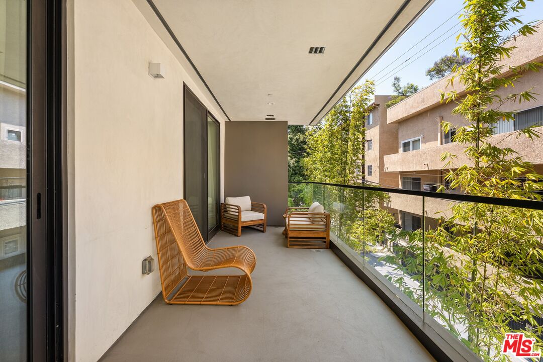 411 South Hamel Road, Unit 306 Los Angeles, CA 90048 - Photo 11 of 15