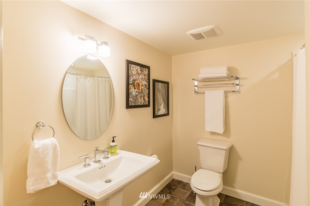 5512 Northeast Windermere Road Seattle, WA 98105 - Photo 14 of 25
