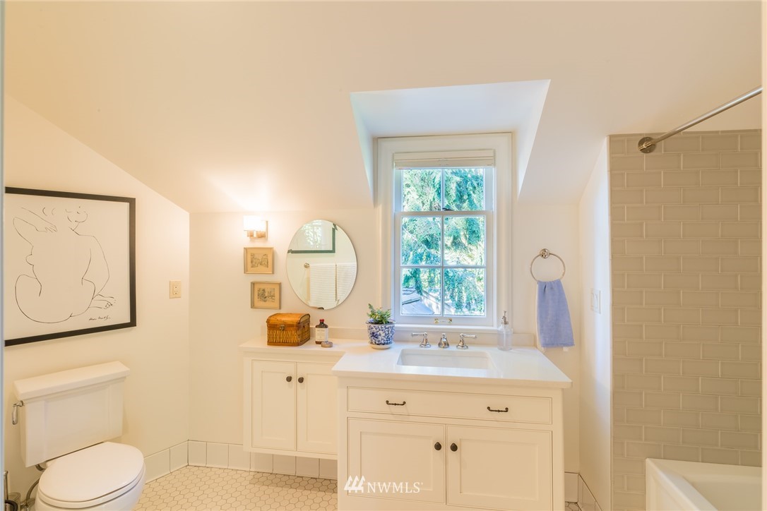 5512 Northeast Windermere Road Seattle, WA 98105 - Photo 17 of 25