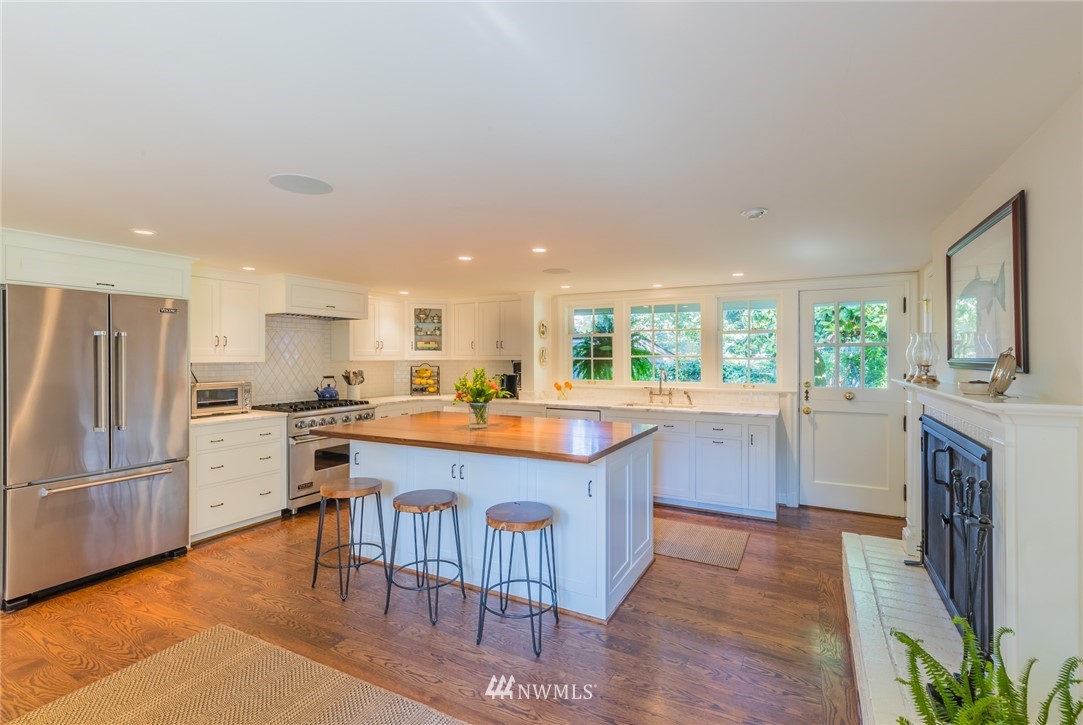 5512 Northeast Windermere Road Seattle, WA 98105 - Photo 3 of 25