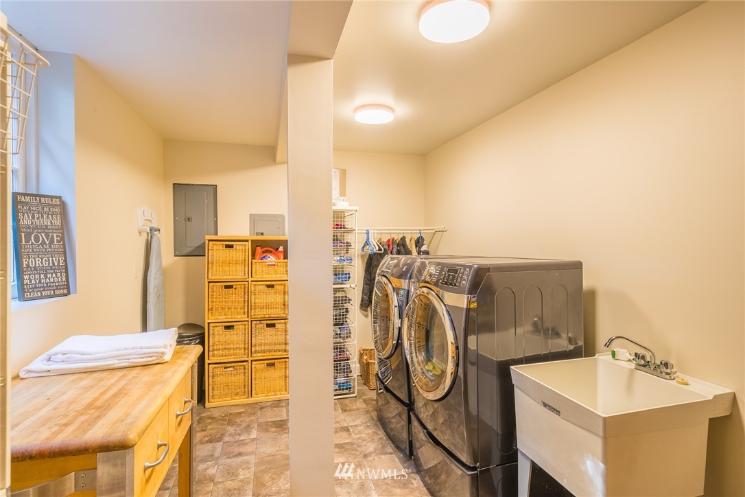 5512 Northeast Windermere Road Seattle, WA 98105 - Photo 21 of 25