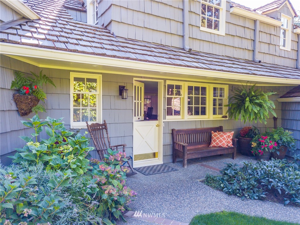 5512 Northeast Windermere Road Seattle, WA 98105 - Photo 23 of 25