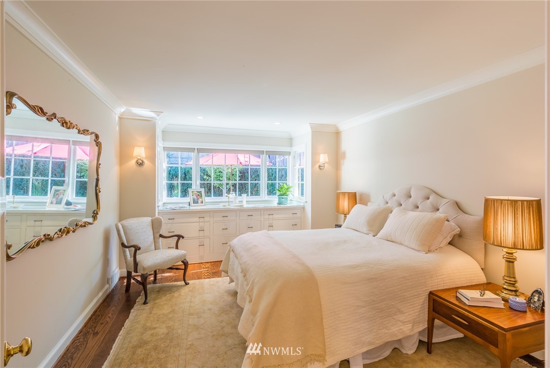 5512 Northeast Windermere Road Seattle, WA 98105 - Photo 10 of 25