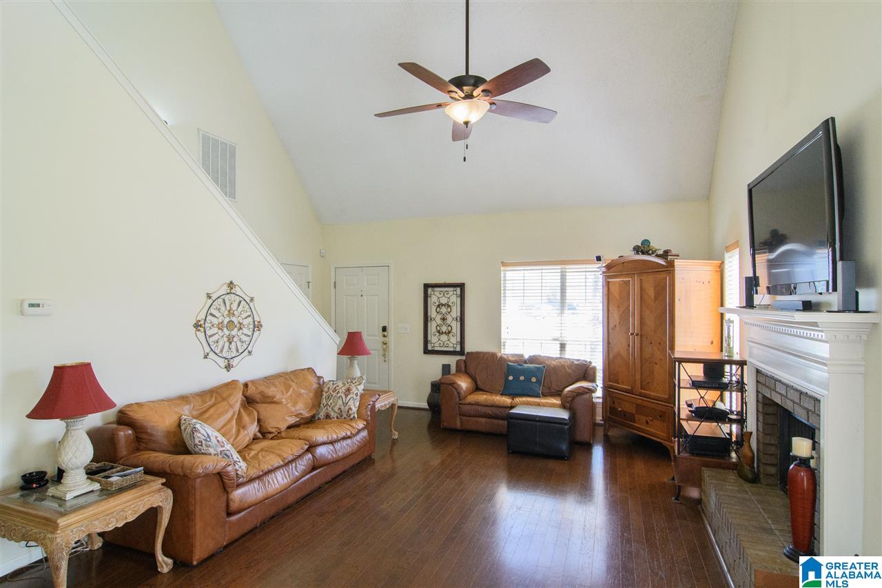 204 Stone Circle Pelham, AL 35124 - Photo 6 of 40