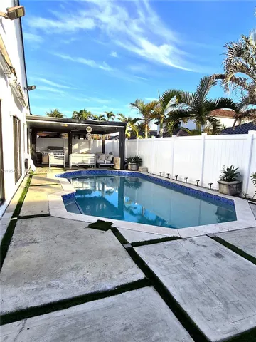 $4,300 | 8122 Northwest 187th Terrace, Hialeah, FL 33015