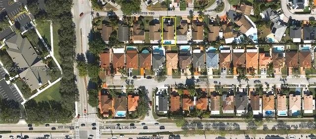 $4,300 | 8122 Northwest 187th Terrace, Hialeah, FL 33015