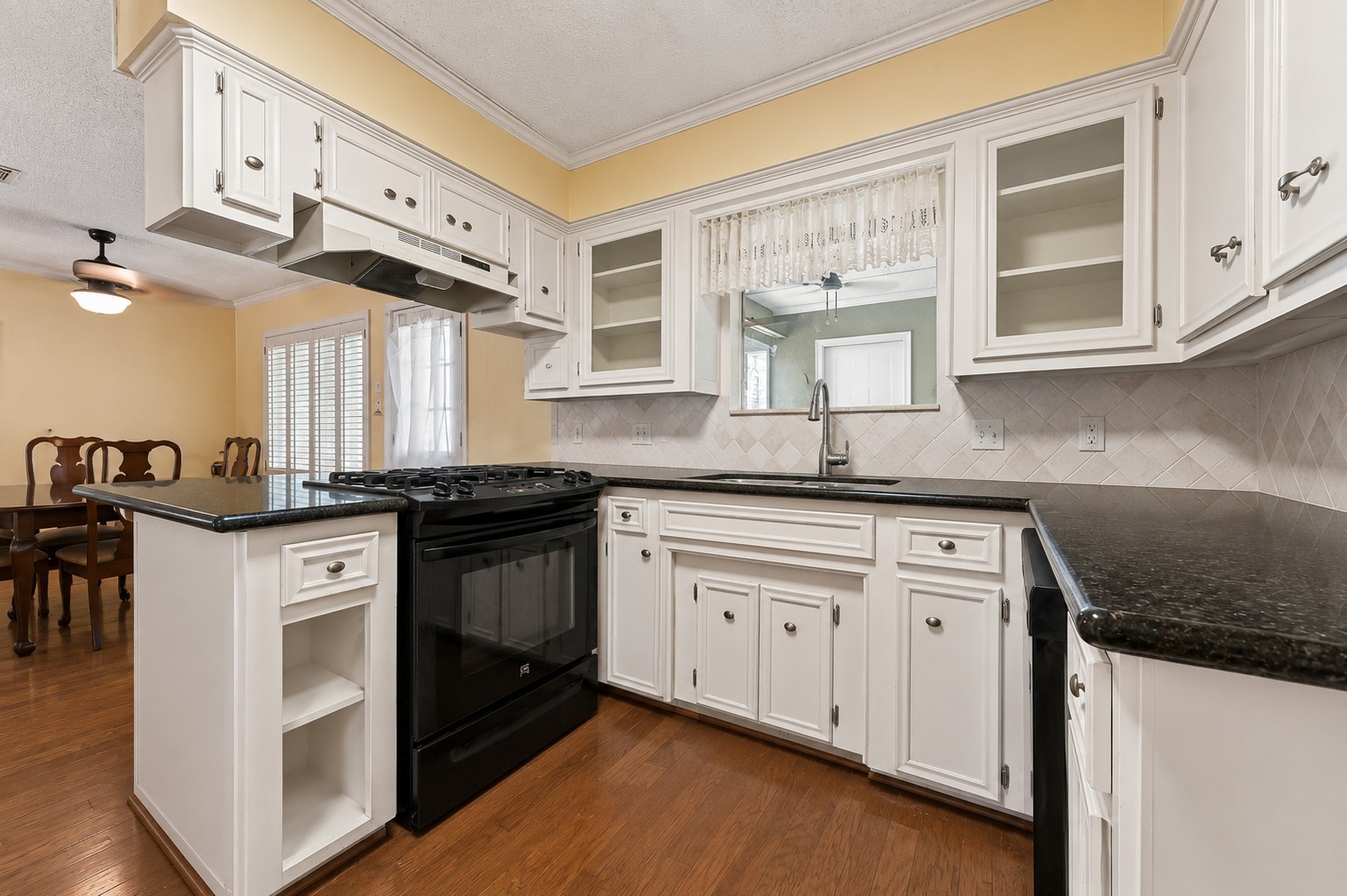5815 Theall Road Houston, TX 77066 - Photo 16 of 36