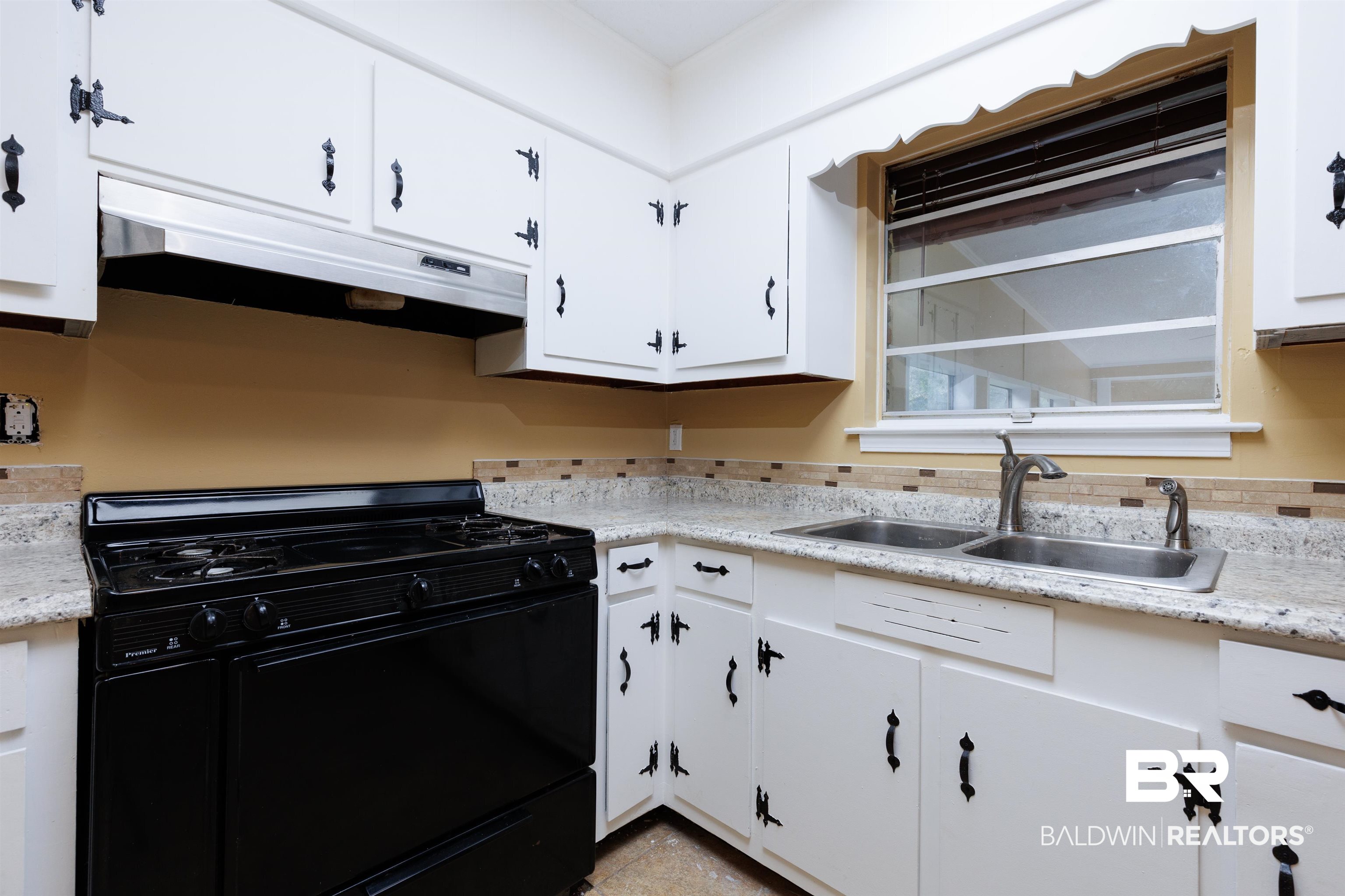 6481 Barnes Road Theodore, AL 36582 - Photo 7 of 16 Kitchen