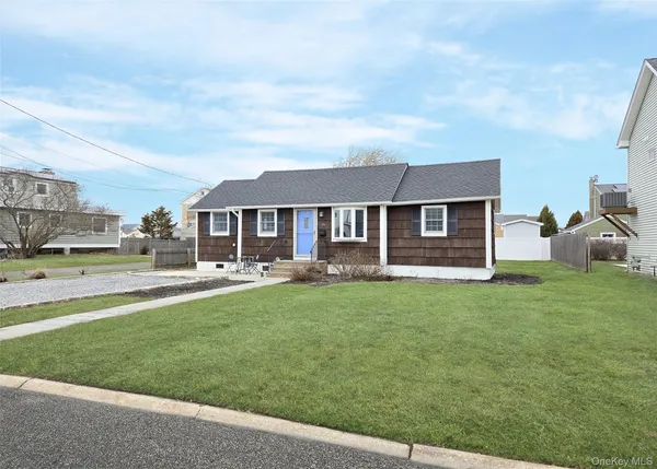 $419,900 | 19 Kent Place, Amityville, NY 11701