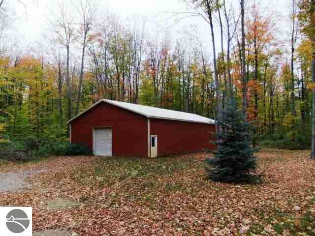 1661 East Kasson Road Maple City, MI 49664 - Photo 23 of 25 1731281-22.JPG