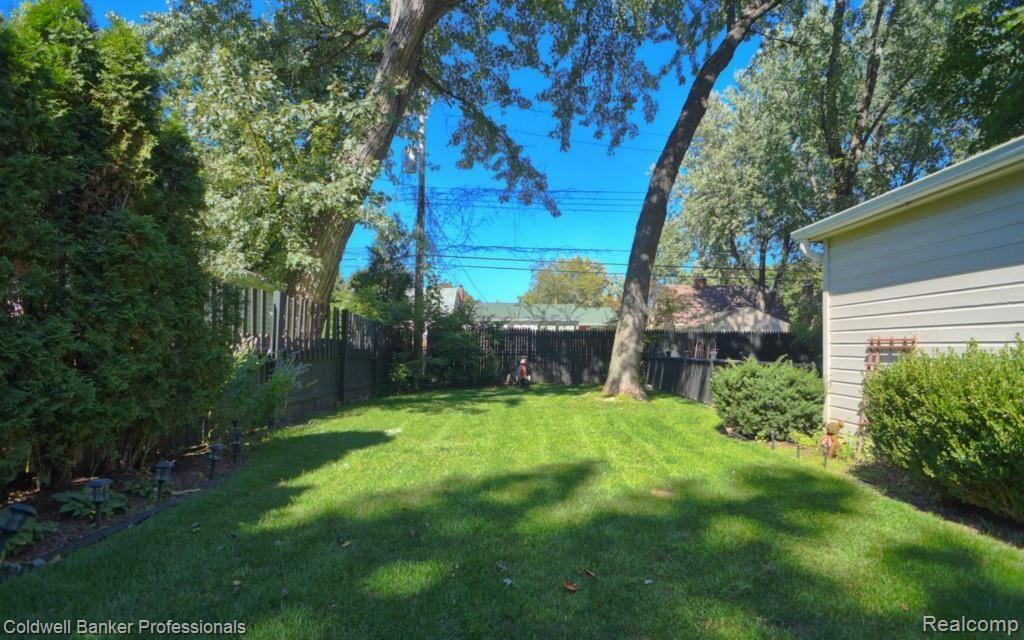 2795 Manchester Road Birmingham, MI 48009 - Photo 30 of 33 25-photo-web-1680x1050-432833.jpg