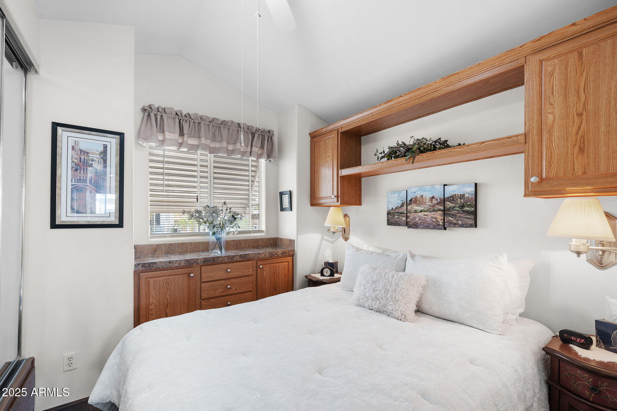 111 South Greenfield Road, Unit 588 Mesa, AZ 85206 - Photo 9 of 16 a bedroom with a large bed and a window