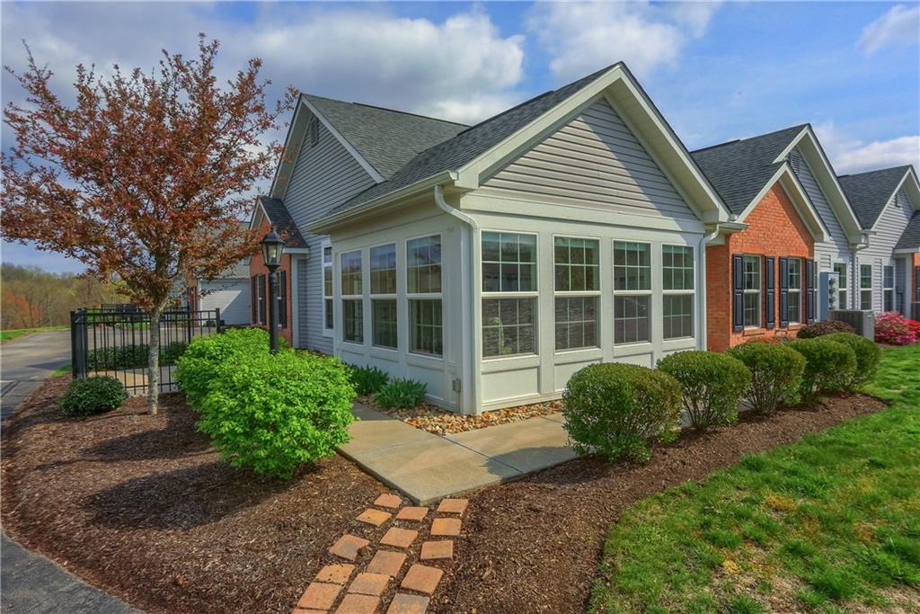 905 Spring Valley Drive Zelienople, PA 16063 - Photo 6 of 45 Side