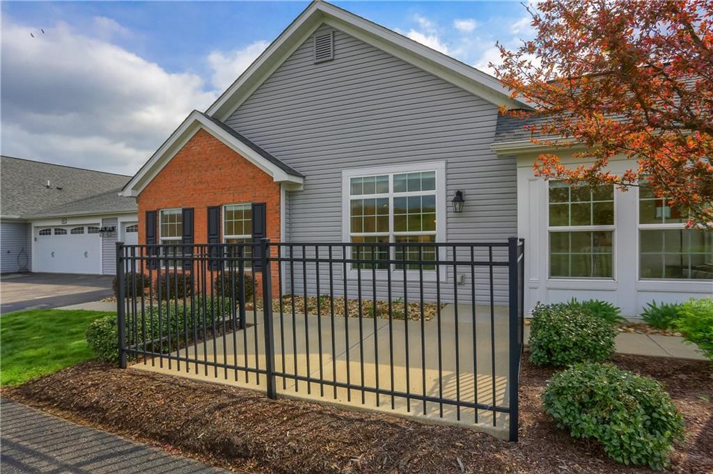 905 Spring Valley Drive Zelienople, PA 16063 - Photo 8 of 45 Side