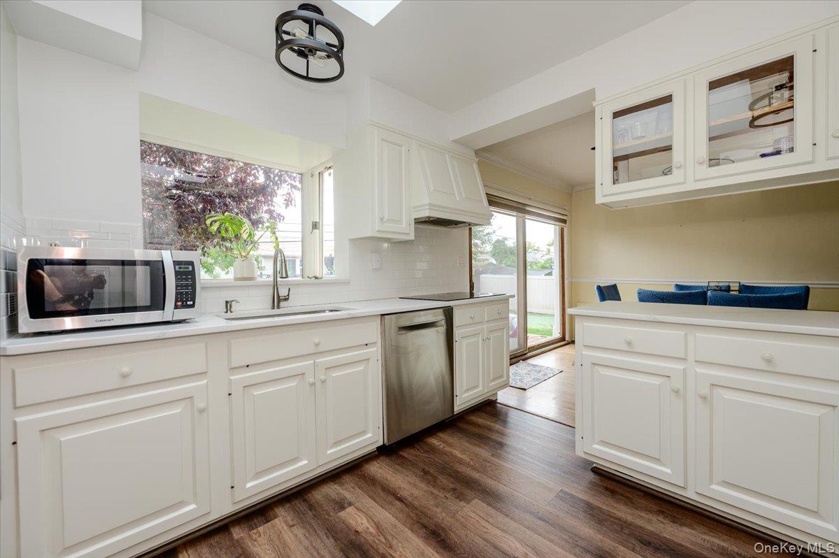 91 Flower Road Valley Stream, NY 11581 - Photo 9 of 28 Gallery Image 9