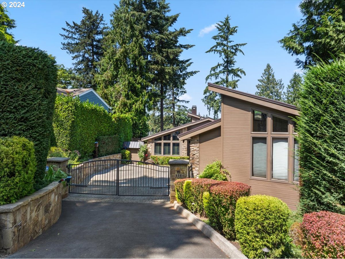 535 Middlecrest Road Lake Oswego, OR 97034 - Photo 2 of 46 Gallery Image 2