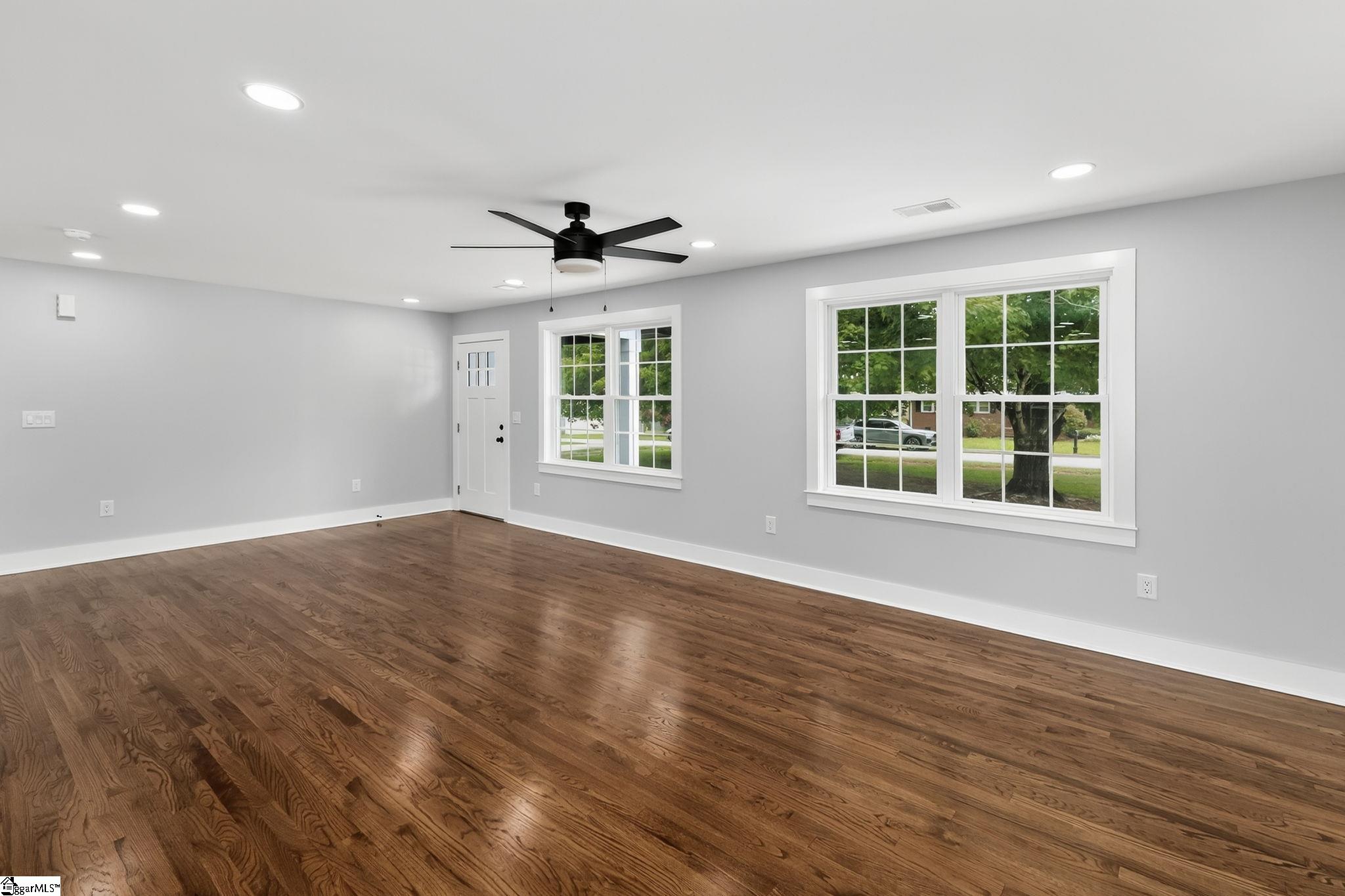 203 Montgomery Street Laurens, SC 29360 - Photo 13 of 32