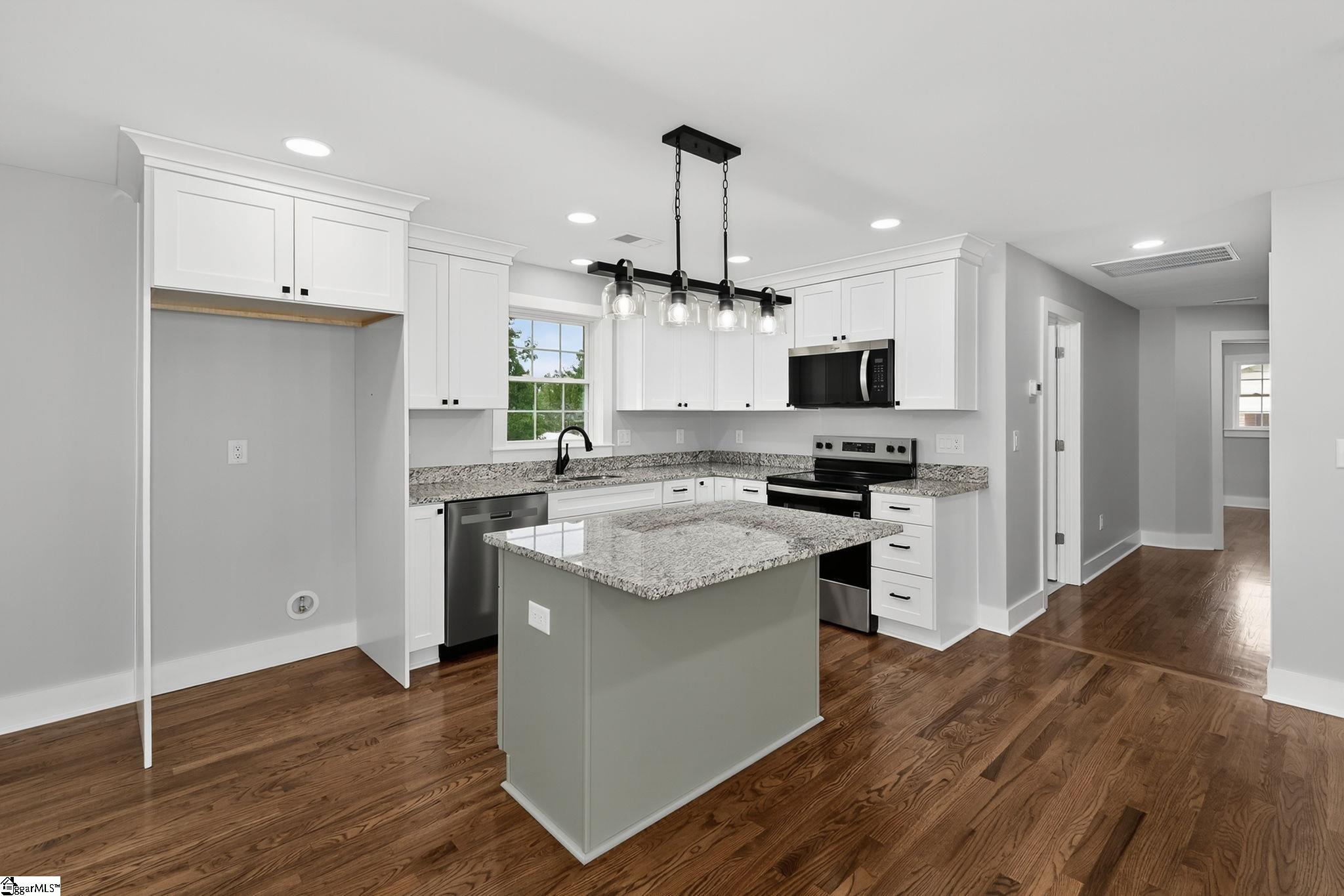 203 Montgomery Street Laurens, SC 29360 - Photo 15 of 32