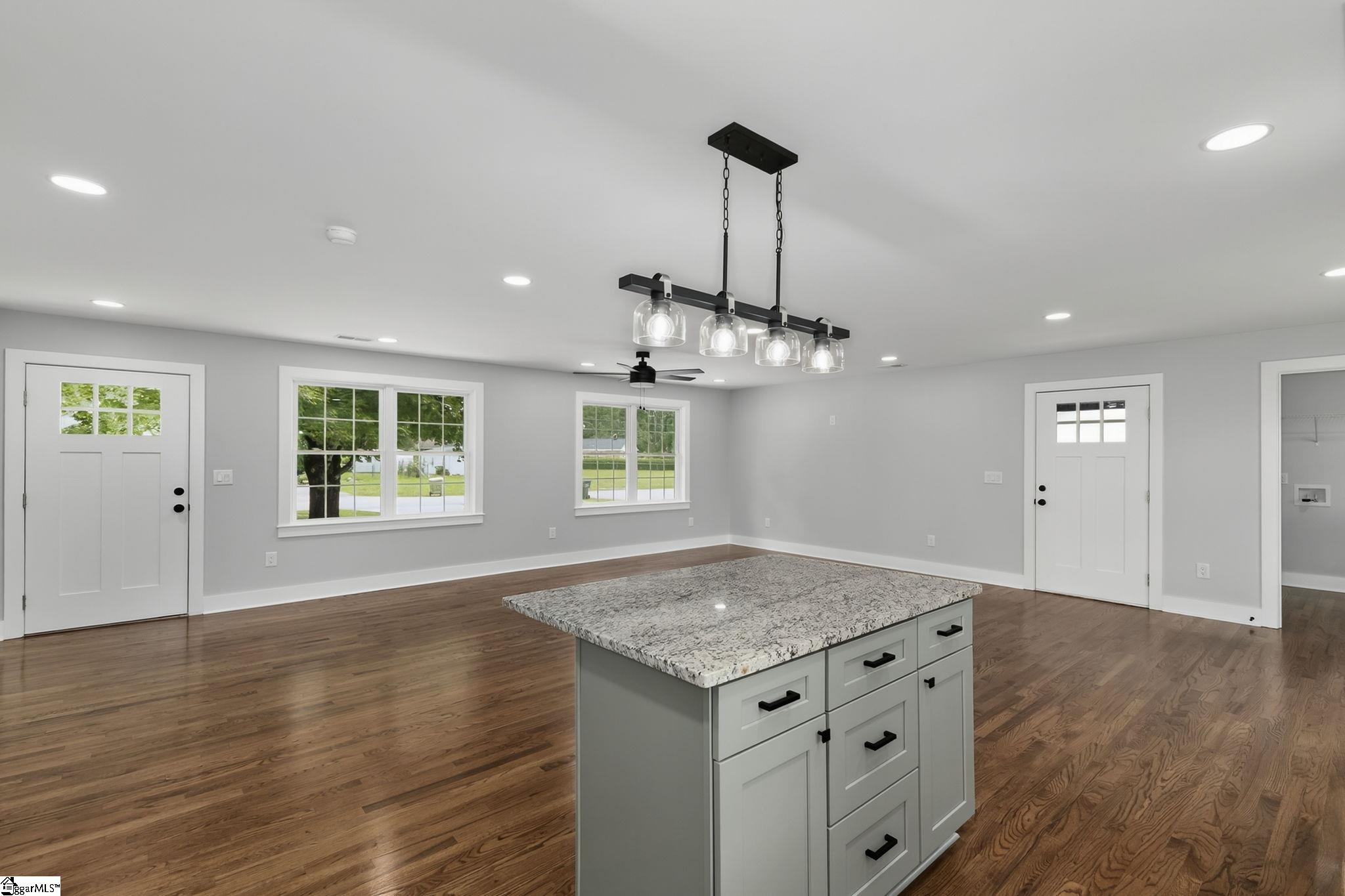 203 Montgomery Street Laurens, SC 29360 - Photo 18 of 32