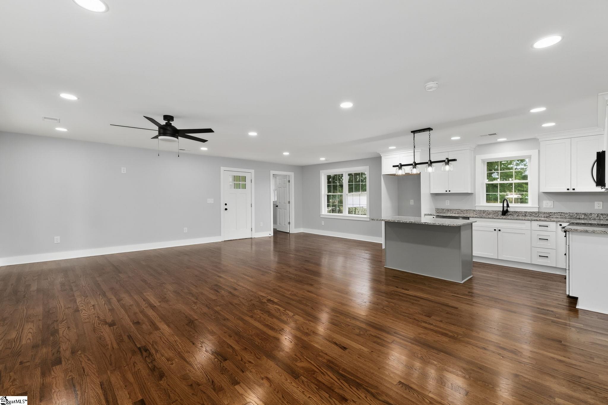 203 Montgomery Street Laurens, SC 29360 - Photo 20 of 32