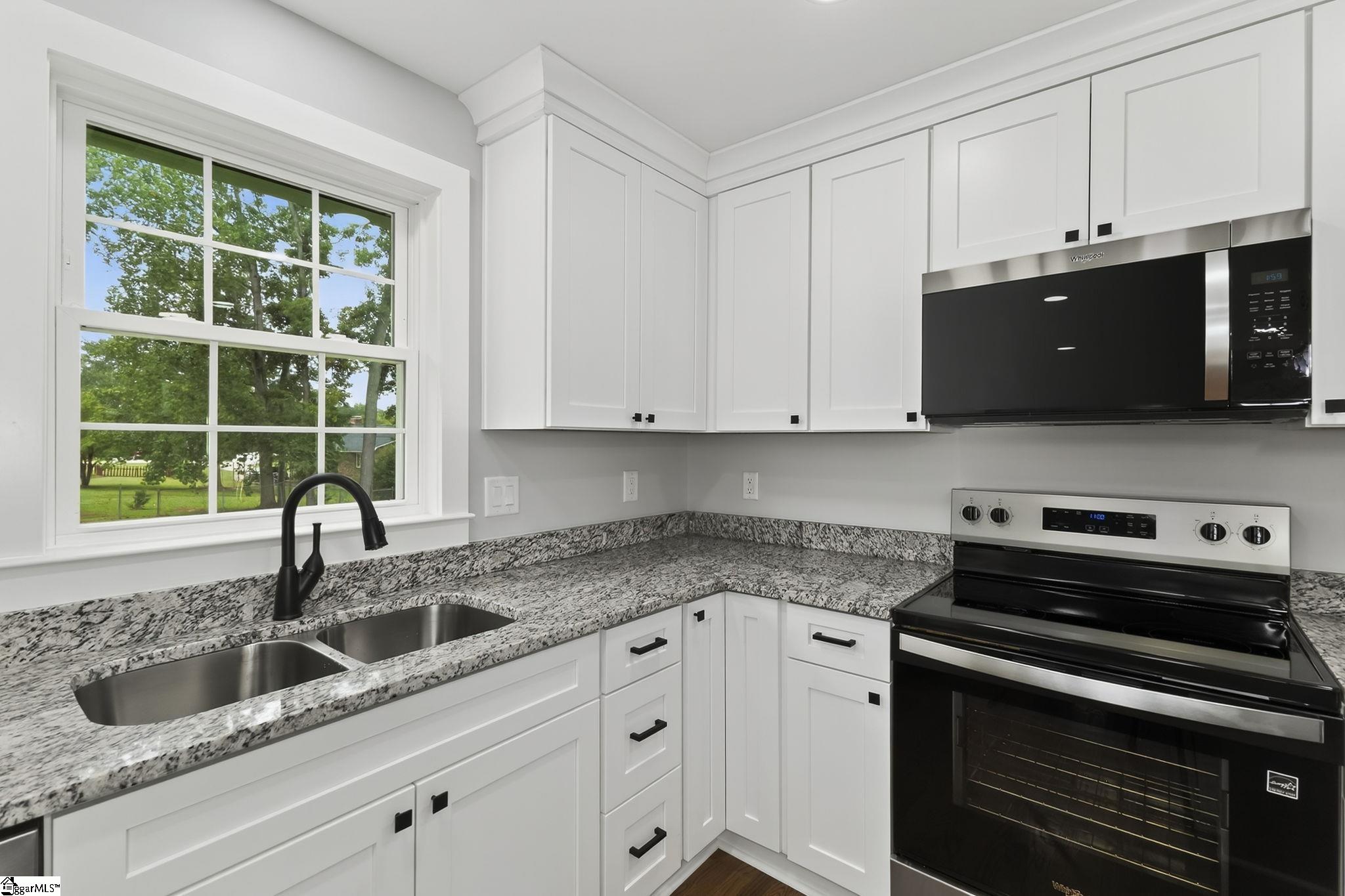 203 Montgomery Street Laurens, SC 29360 - Photo 23 of 32