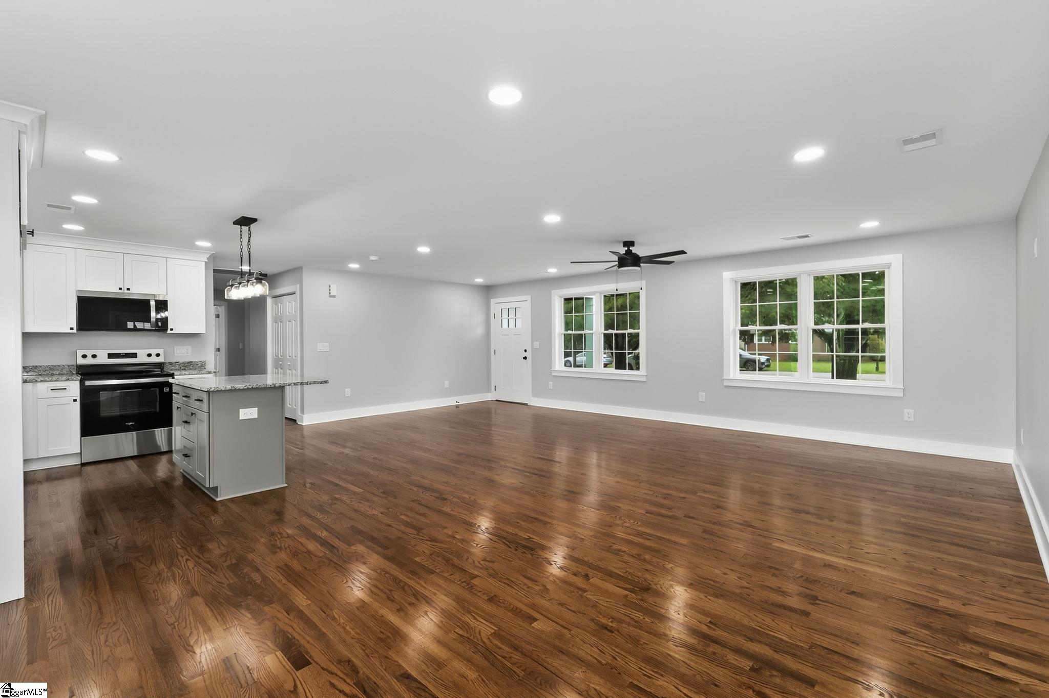 203 Montgomery Street Laurens, SC 29360 - Photo 7 of 32