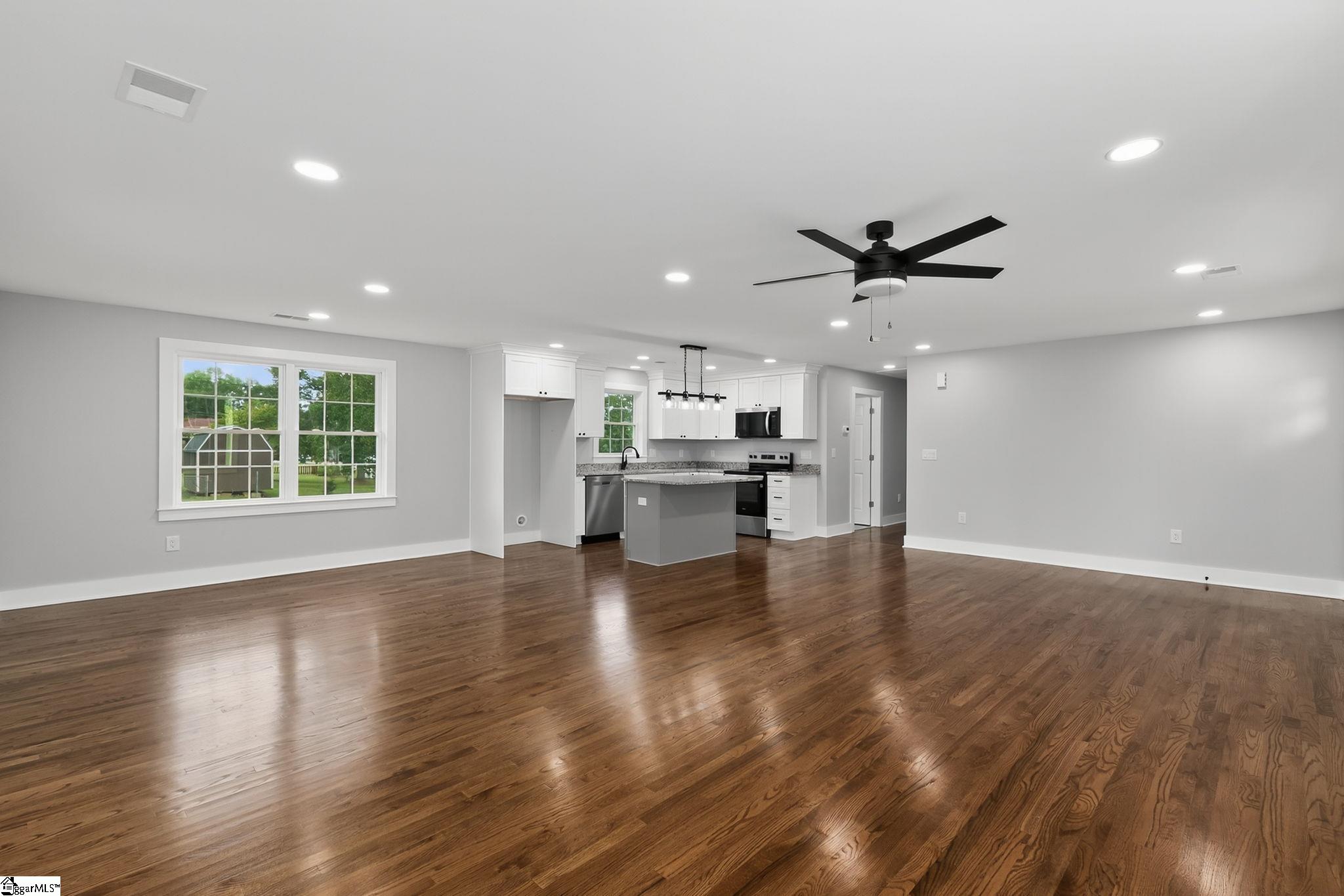 203 Montgomery Street Laurens, SC 29360 - Photo 8 of 32