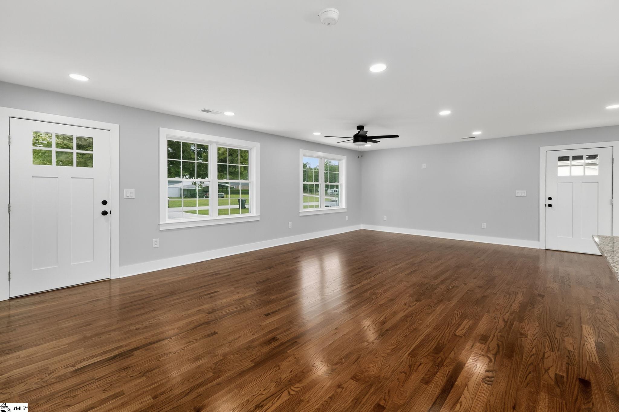 203 Montgomery Street Laurens, SC 29360 - Photo 8 of 32
