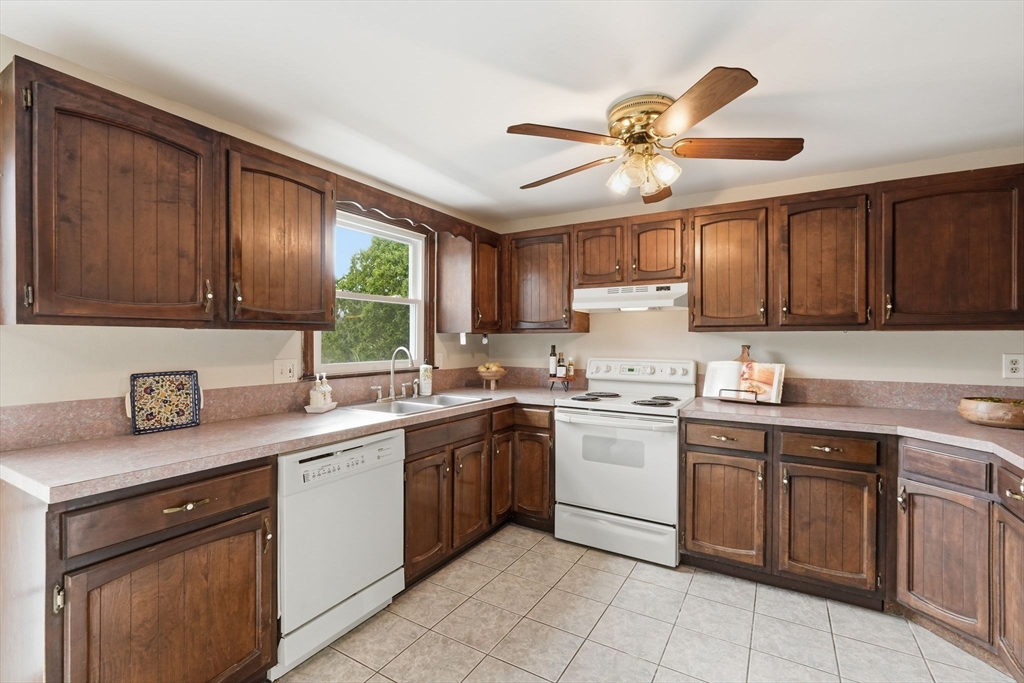 53 Florence Road Easthampton, MA 01027 - Photo 13 of 41