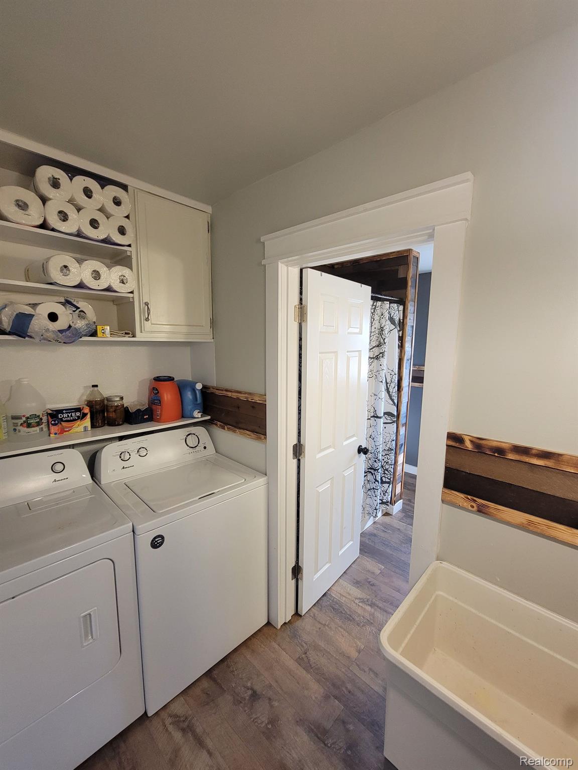 4265 Howe Road Grand Blanc, MI 48439 - Photo 15 of 23 Laundry room