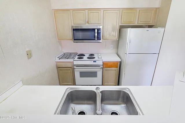 $127,500 | 330 South Middleton Drive Northwest, Unit 306, Calabash, NC 28467