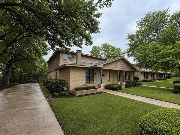 $1,895 | 921 West Rochelle Road, Irving, TX 75062