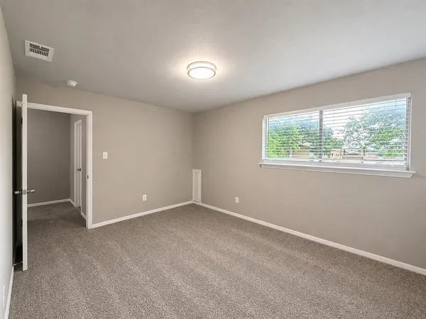 $1,895 | 921 West Rochelle Road, Irving, TX 75062