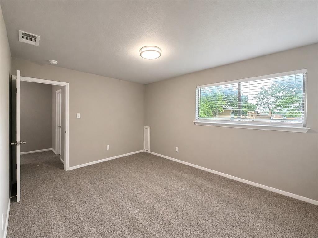 921 West Rochelle Road Irving, TX 75062 - Photo 11 of 19