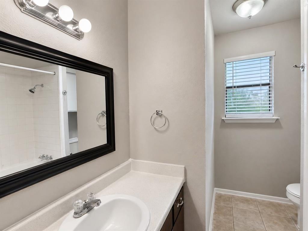 921 West Rochelle Road Irving, TX 75062 - Photo 12 of 19