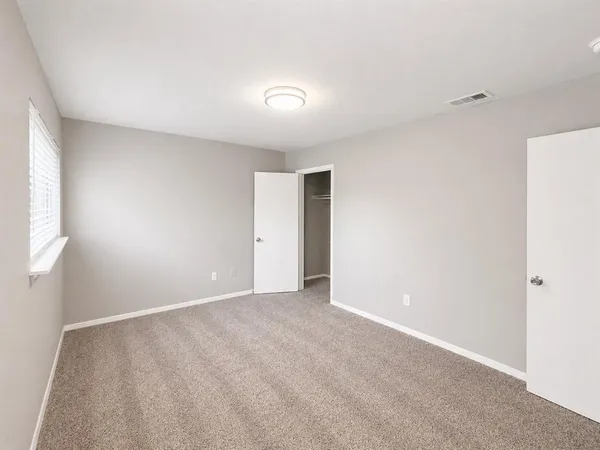 $1,895 | 921 West Rochelle Road, Irving, TX 75062