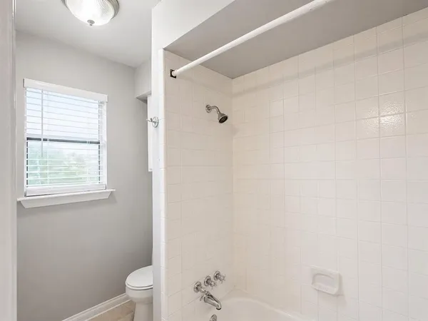 $1,895 | 921 West Rochelle Road, Irving, TX 75062