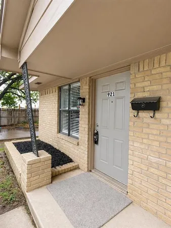 $1,895 | 921 West Rochelle Road, Irving, TX 75062