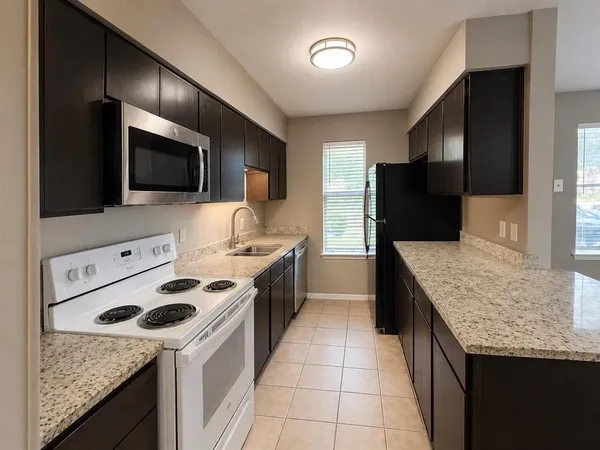 $1,895 | 921 West Rochelle Road, Irving, TX 75062