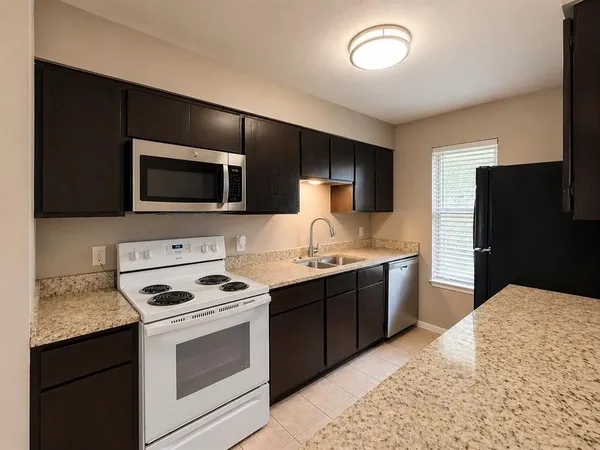 $1,895 | 921 West Rochelle Road, Irving, TX 75062