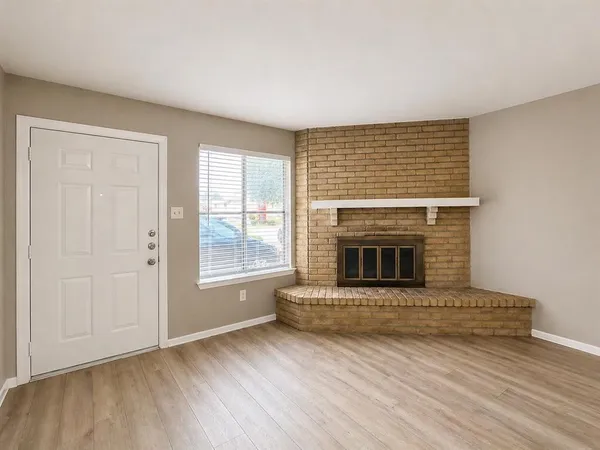 $1,895 | 921 West Rochelle Road, Irving, TX 75062