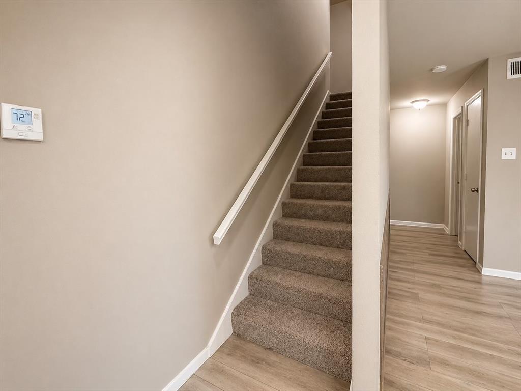 921 West Rochelle Road Irving, TX 75062 - Photo 9 of 19