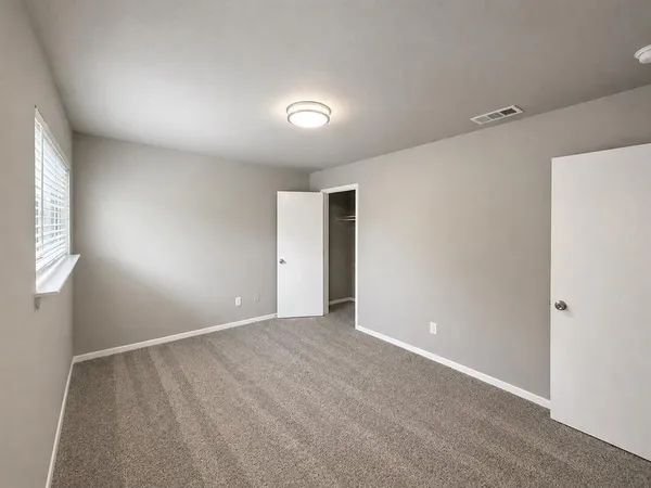 $1,895 | 921 West Rochelle Road, Irving, TX 75062