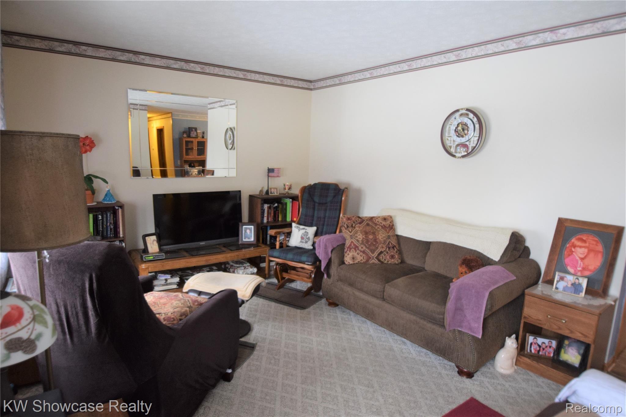 10320 Judd Road Fowlerville, MI 48836 - Photo 7 of 30 Living Room