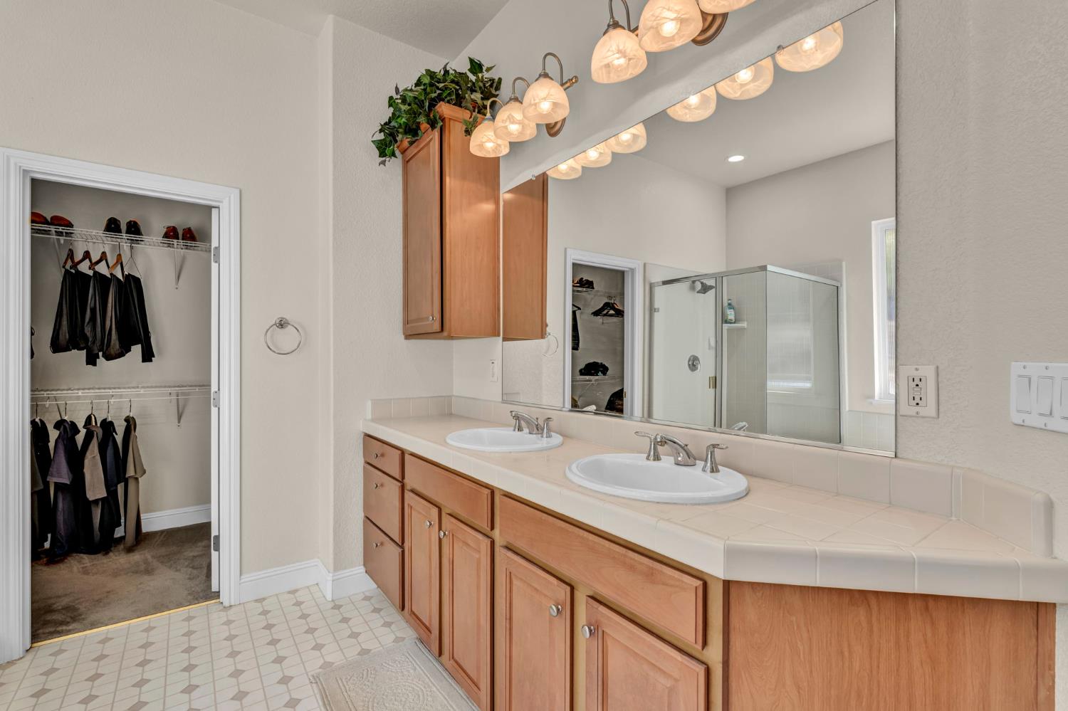 2202 Acorn Ridge Court Folsom, CA 95630 - Photo 27 of 36 Gallery Image 27