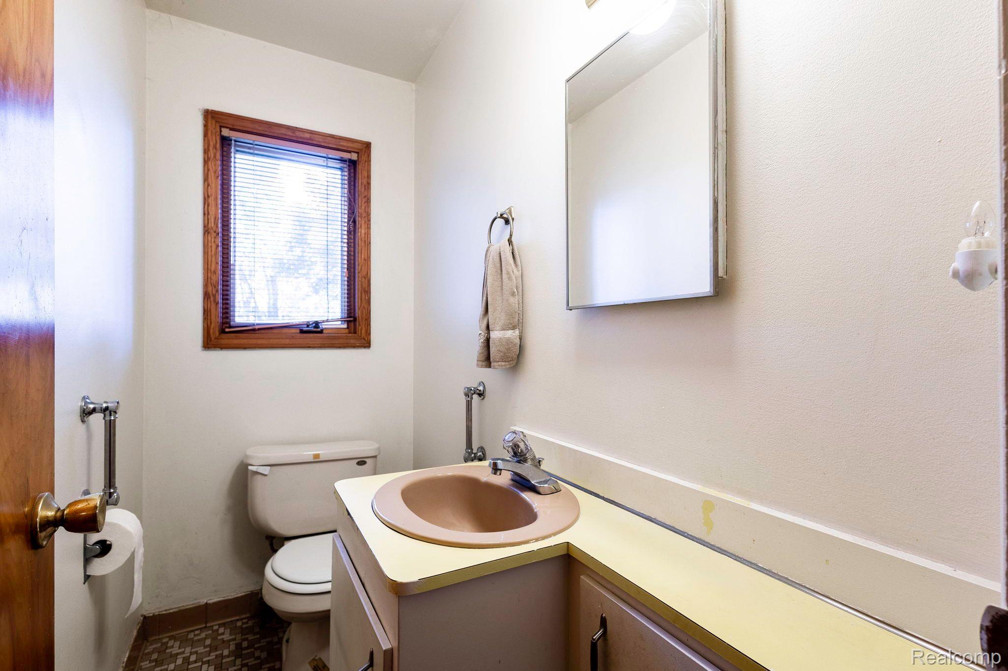 23605 Rockingham Street Southfield, MI 48033 - Photo 17 of 52 Gallery Image 17