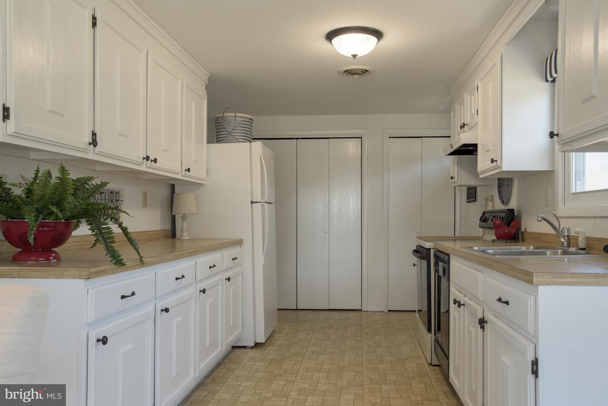 5415 Anchor Road Tilghman, MD 21671 - Photo 12 of 27 Kitchen