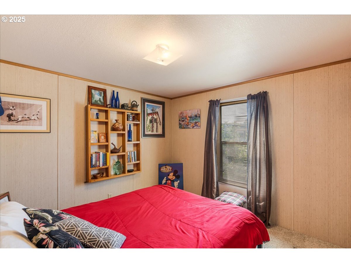 300 Southwest 7th Avenue, Unit 302 Battle Ground, WA 98604 - Photo 24 of 41 a bedroom with a bed and a dresser