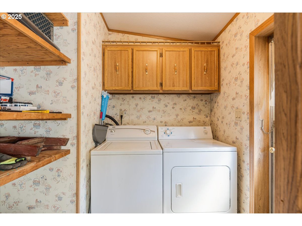 300 Southwest 7th Avenue, Unit 302 Battle Ground, WA 98604 - Photo 26 of 41 a utility room with dryer and washer