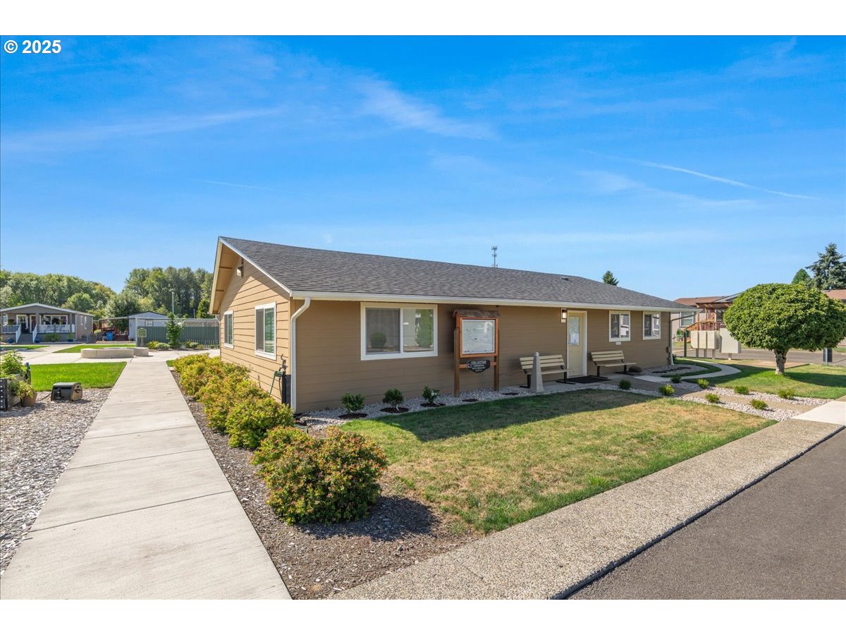 300 Southwest 7th Avenue, Unit 302 Battle Ground, WA 98604 - Photo 34 of 41 a view of a house with a swimming pool